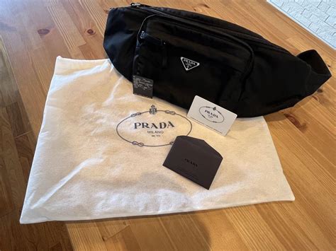 prada ボディ バッグ|PRADAのボディバッグ/ウエストポーチを使った人気ファッショ .